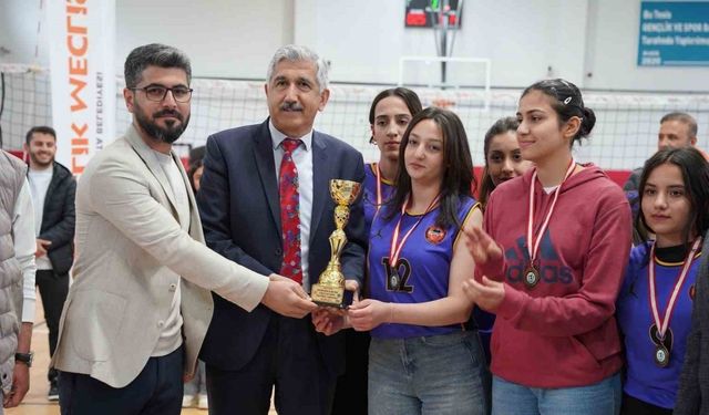 Kahta Belediyesi turnuvasında kupalar sahiplerini buldu