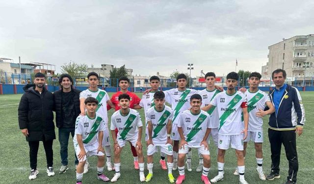 Kahta İdman Yurdu FK U18 takımı, bölge finallerine katılmaya hak kazandı