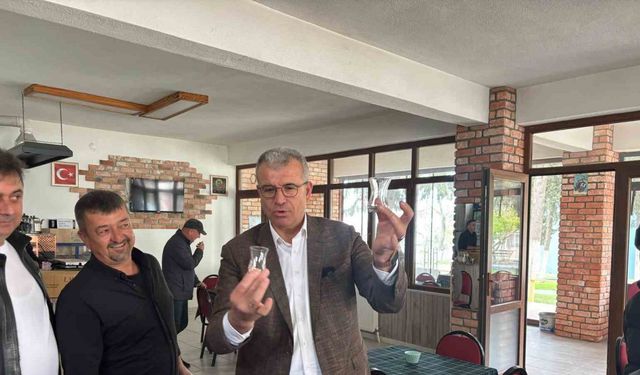 Karabiga’da çaya zam yok, bardaklar büyüdü