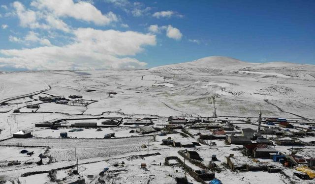 Kars’ta beyaza bürünen köyler ve tarım arazileri havadan görüntülendi