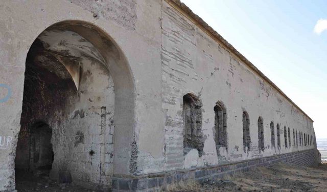 Kars’ta tarihi tabyalar yok oluyor