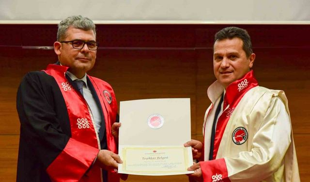 Kastamonu Üniversitesi’nde başarılı olan akademisyenlerle öğrenciler ödüllendirildi