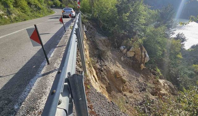 Kastamonu’da heyelanlar sahil yolunda tehlike oluşturuyor
