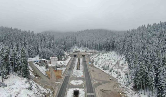 Kastamonu’da Nisan karı Ilgaz Dağı’nı beyaza bürüdü