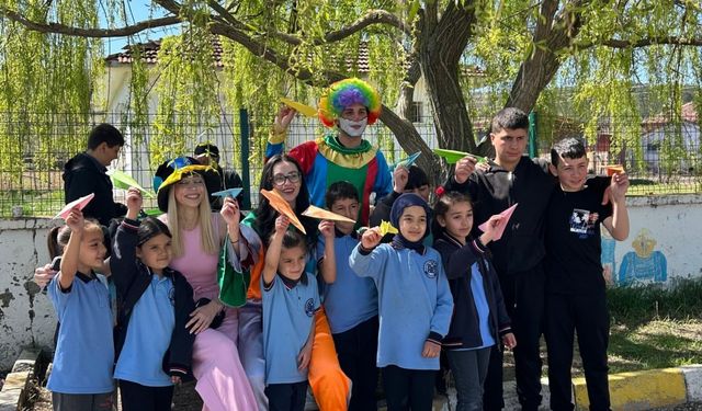 Kastamonu’da üniversiteli gençlerden ilkokul öğrencilerine anlamlı etkinlik