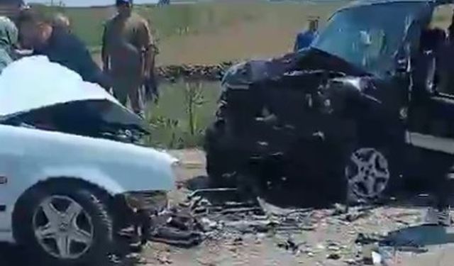 Kavşakta 2 otomobil çarpıştı: 1 ölü, 1 yaralı