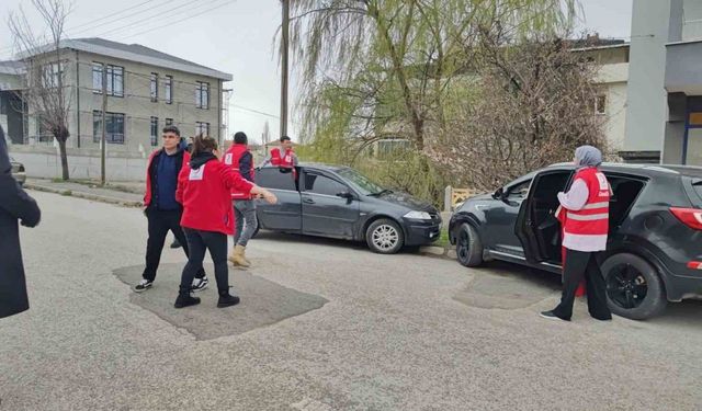 Kaza ihbarına giden polislere pasta sürprizi