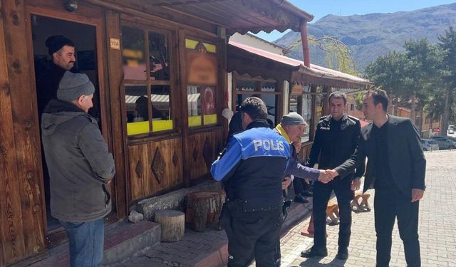 Kemaliye’de polis ekipleri vatandaşlar için sahada