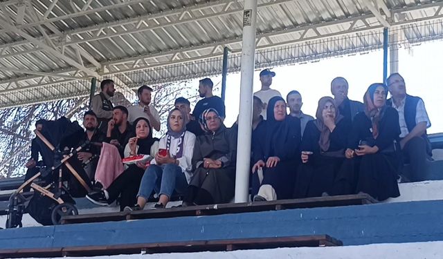 Kınıkspor maçında tribünleri dolduran kadınlara teşekkür