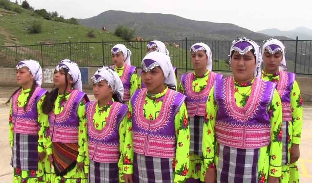 Köy okulunda 23 Nisan coşkuyla kutlandı