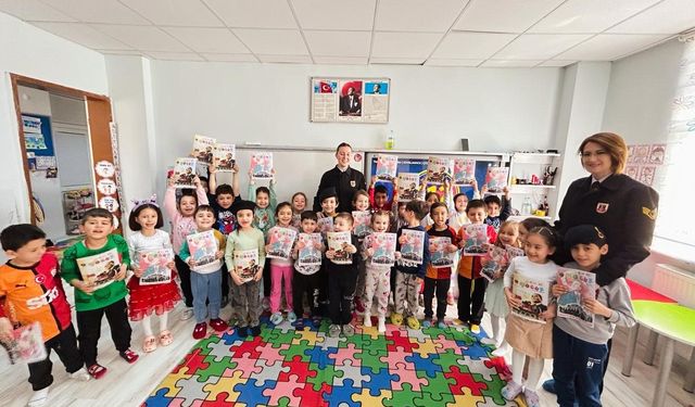 Kütahya’da minik öğrenciler "Tim Jandarma" çizgi filmini izledi