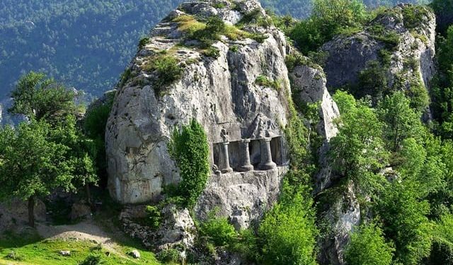 Kuzeyin muhafızı İnceburun Feneri ve zamana direnen Terelek Mezarları