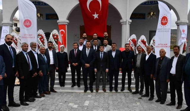 Levent Camii dualarla ibadete açıldı
