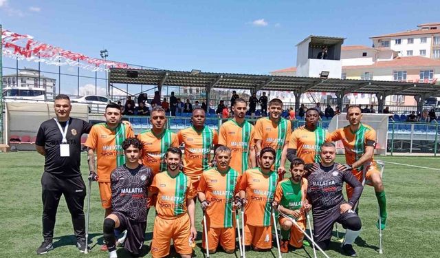 Malatya Büyükşehir Belediye Ampute Futbol Takımı şampiyonluğu kutladı