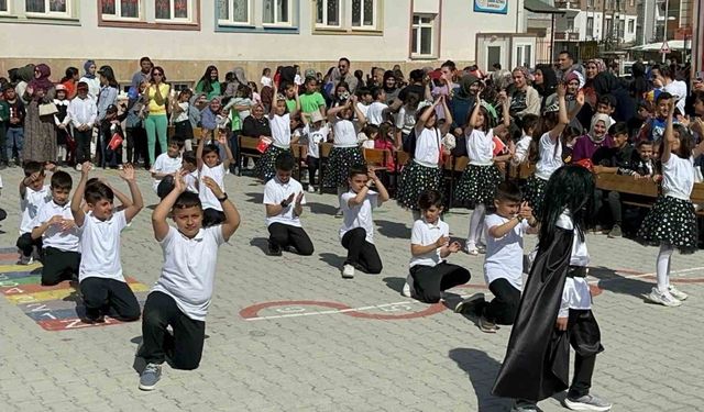 Malatya’da 23 Nisan Coşkusu, minikler bayramlarını renkli etkinliklerle kutladı