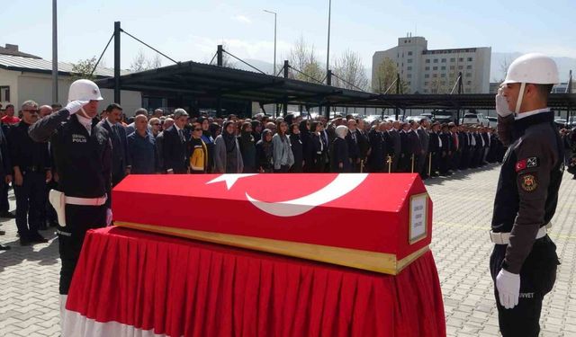 Malatya’da kalp krizi geçiren komiserin naaşı törenle memleketine uğurlandı