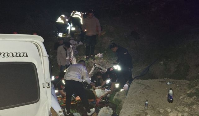 Malatya’da minibüs şarampole yuvarlandı: 8 yaralı