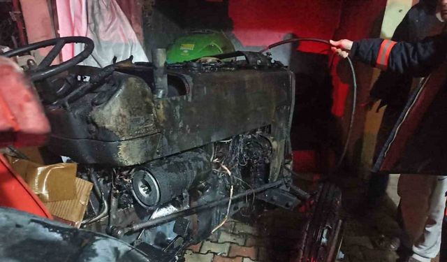 Malatya’da park halinde alev alan traktör kullanılamaz hale geldi