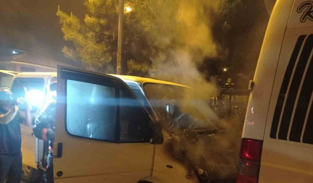 Malatya’da park halindeki araçta çıkan yangın söndürüldü