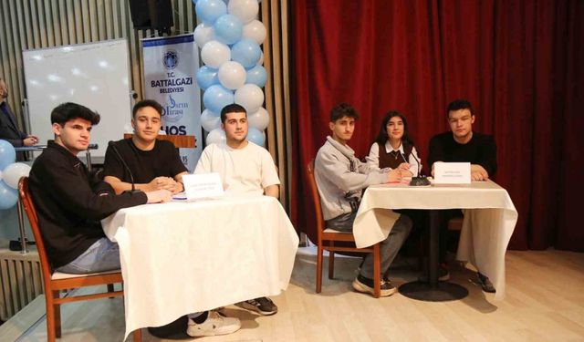 Malatya’da ‘Şampiyon kim?’ bilgi yarışmasında ilk turlar başladı