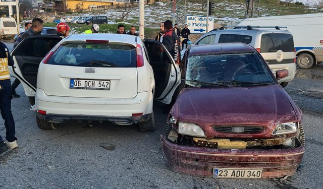 Malatya’da üç araçlı trafik kazası: 4 yaralı