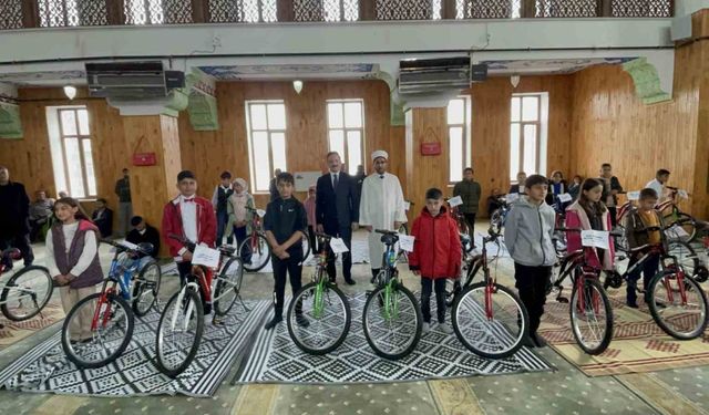 Malazgirt’te teravih namazı ve Kur’an kurslarına katılanlar ödüllendirildi