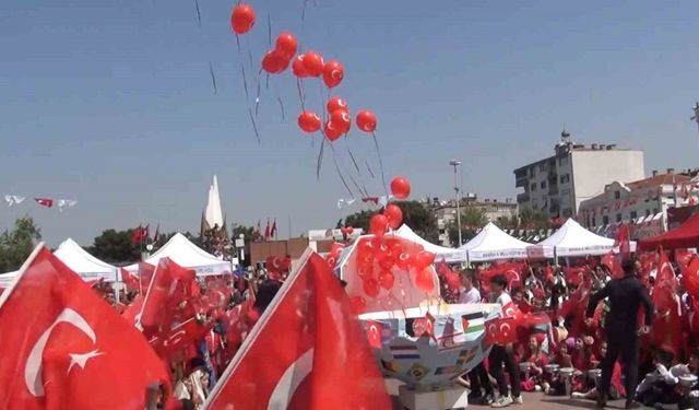 Manisa’da gökyüzünü balonlar renklendirdi