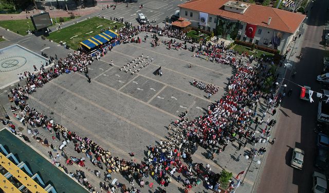 Manisa’nın ilçelerinde 23 Nisan coşkusu yaşandı