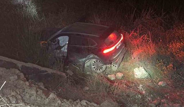 Mardin’de cip şarampole yuvarlandı: 2 yaralı