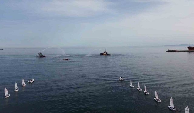 Marmara Denizi’nde yelken ve römorkör şov