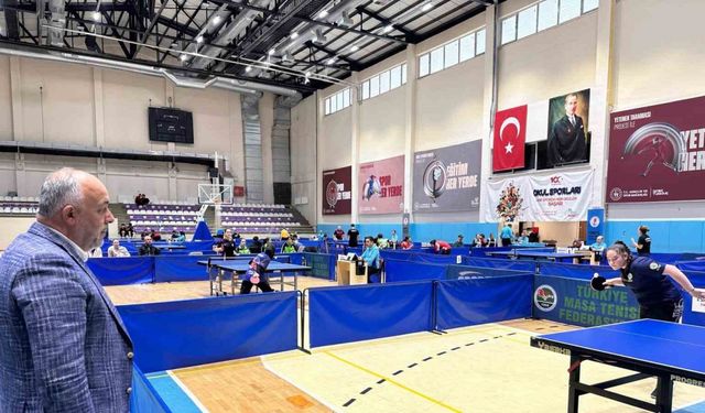 Masa tenisi müsabakaları başladı