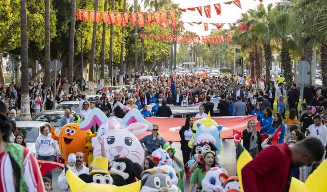 Mersin’de 23 Nisan kortej yürüyüşü düzenlendi