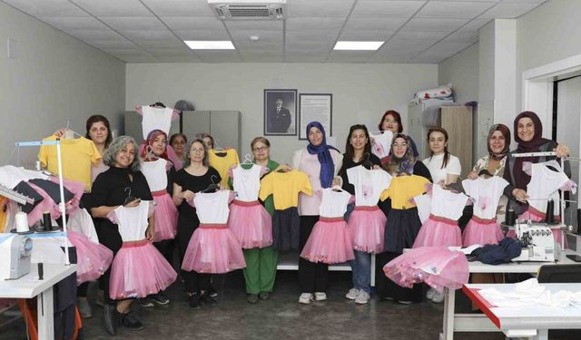 Mersin’de 23 Nisan’da çocukların kıyafeti belediyeden