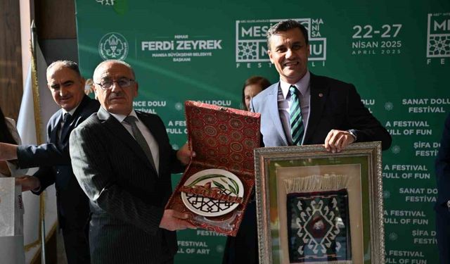 Mesir Festivali’nde hediyeler ve gönüller buluştu