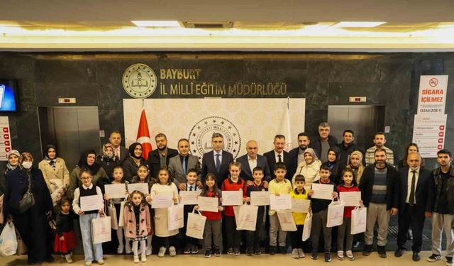 Minik Eller Tasarlıyor projesi kapsamında farklı model çantalar tasarlandı