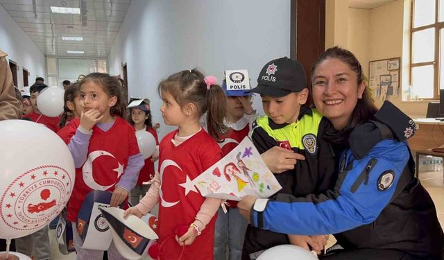 Miniklerden emniyete anlamlı ziyaret
