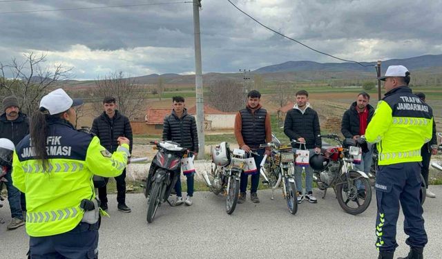 Motosiklet sürücülerine jandarmadan ‘1 kural bir ömür’ eğitimi