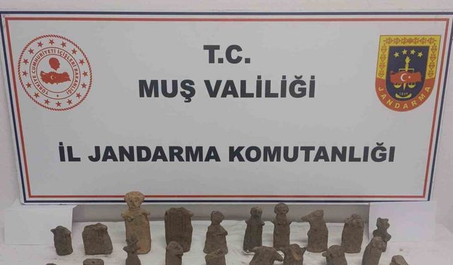 Muş’ta tarihi eser kaçakçılığına suçüstü: 42 tarihi obje ele geçirildi