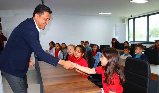 Öğrenciler meclis üyesi oldu, yüzme kursu ücretsiz oldu
