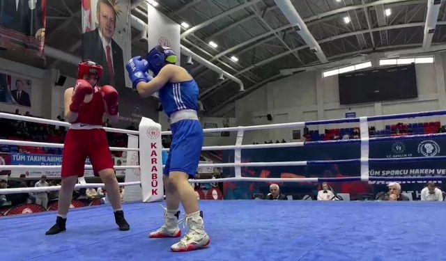 Okul Sporları Gençler Boks Türkiye Şampiyonası yarı finalleri sona erdi