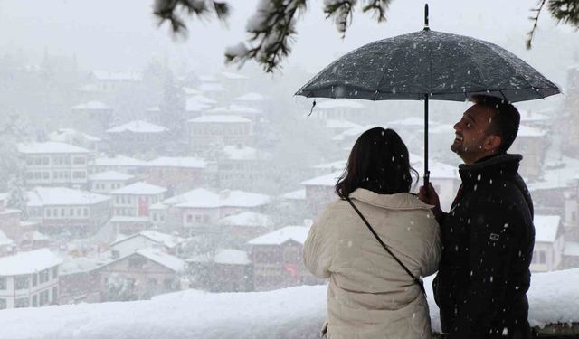 "Osmanlı’nın Parmak İzi" kar manzaraları ile mest etti