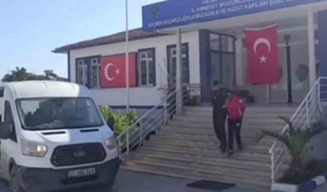 Otomobile 8 göçmen sığdıran şahıs tutuklandı