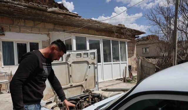 Otomobili muayeneden geçen vatandaş, sevincini zurna ile kutladı
