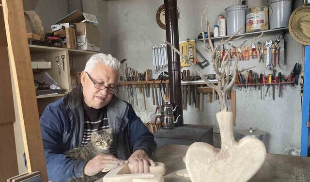 Pandemide başlayan hobi ile köy evini sanat galerisine dönüştürdü