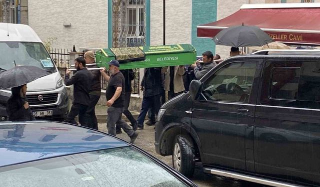 Paraşüt kazasında ölen 2 arkadaş Eskişehir’de defnedildi