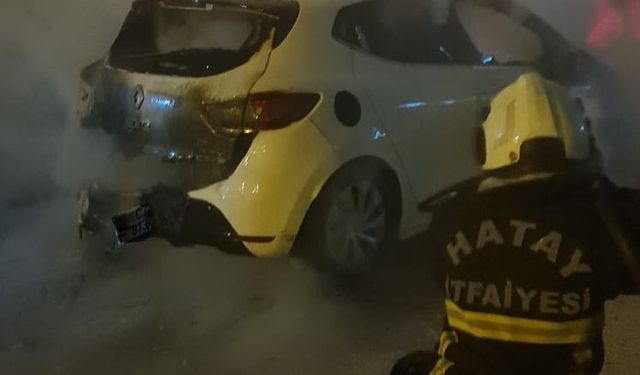 Park halindeki otomobilde yangın