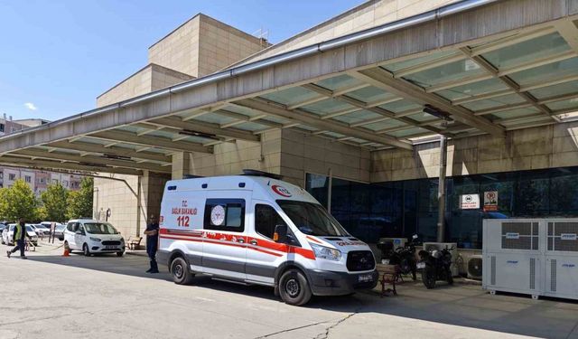 Pekmez tenceresine düşen çocuk ağır yaralandı
