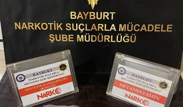 Polisin arama yaptığı şüphelinin üzerinde bir miktar uyuşturucu madde bulundu