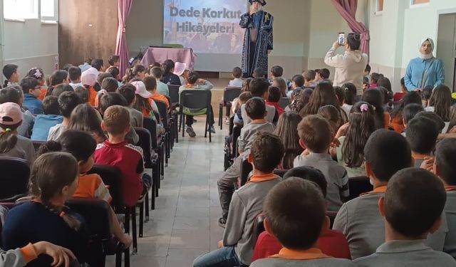 Prof. Dr. Mehmet Ekiz’den öğrencilere Dede Korkut’la milli değerler dersi