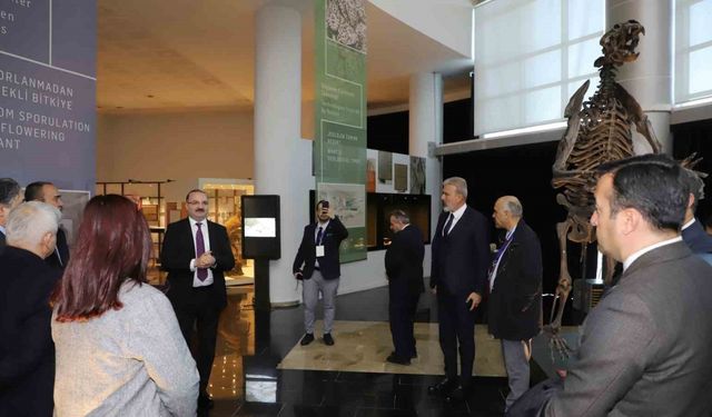 Rektör Hacımüftüoğlu, Türkiye ilaç endüstrisinin öncü isimleriyle bir araya geldi